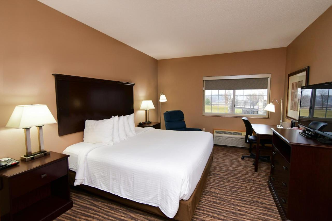 Cobblestone Inn & Suites - Denison | Majestic Hills Bagian luar foto