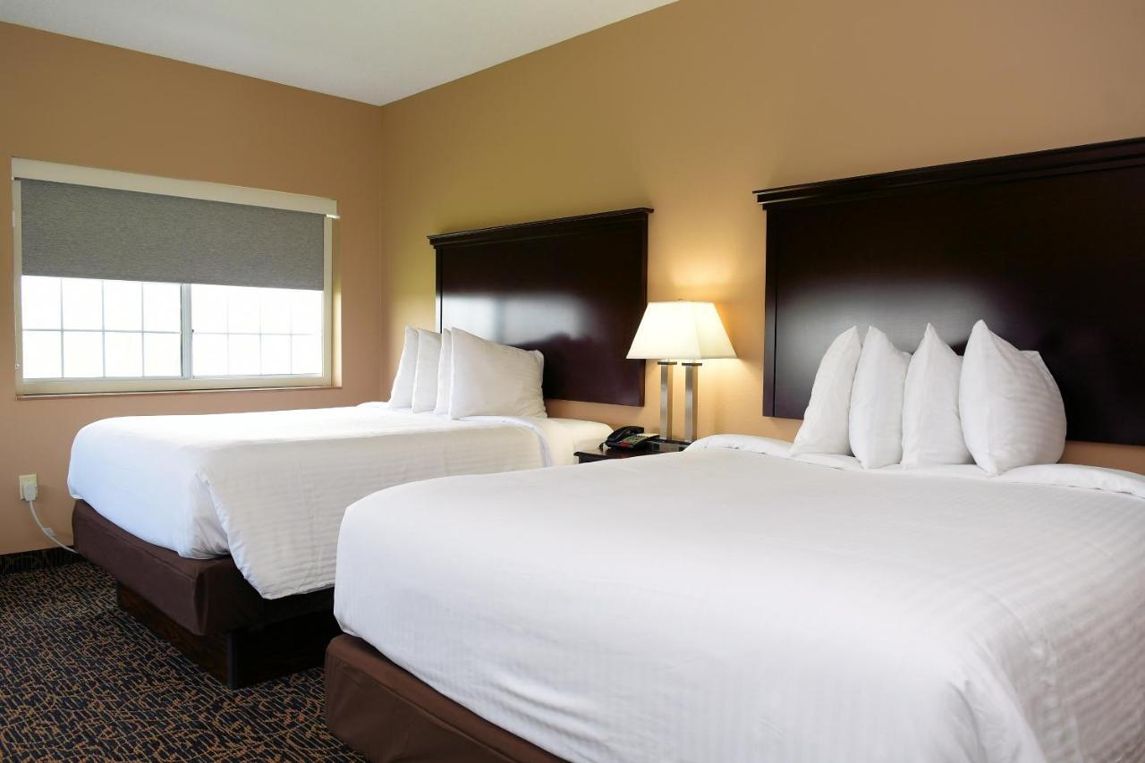 Cobblestone Inn & Suites - Denison | Majestic Hills Bagian luar foto
