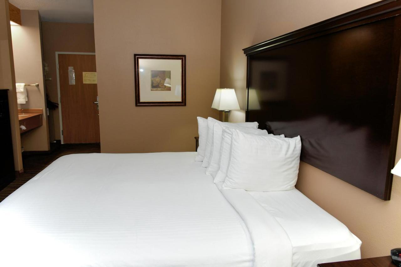 Cobblestone Inn & Suites - Denison | Majestic Hills Bagian luar foto