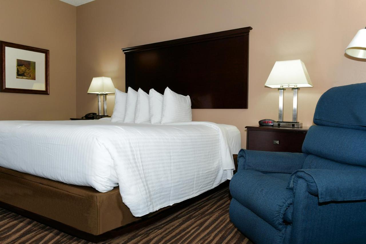 Cobblestone Inn & Suites - Denison | Majestic Hills Bagian luar foto