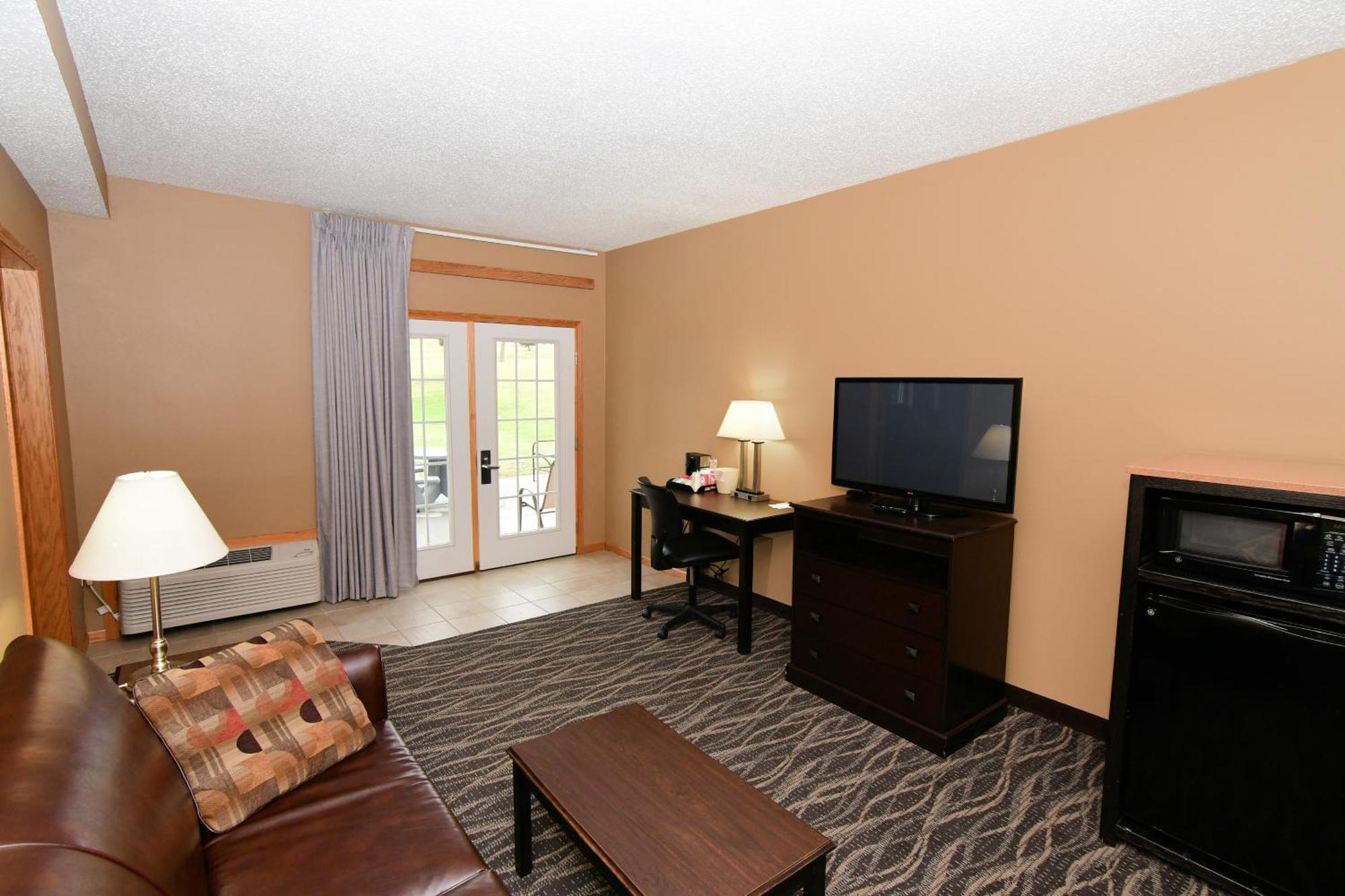 Cobblestone Inn & Suites - Denison | Majestic Hills Bagian luar foto