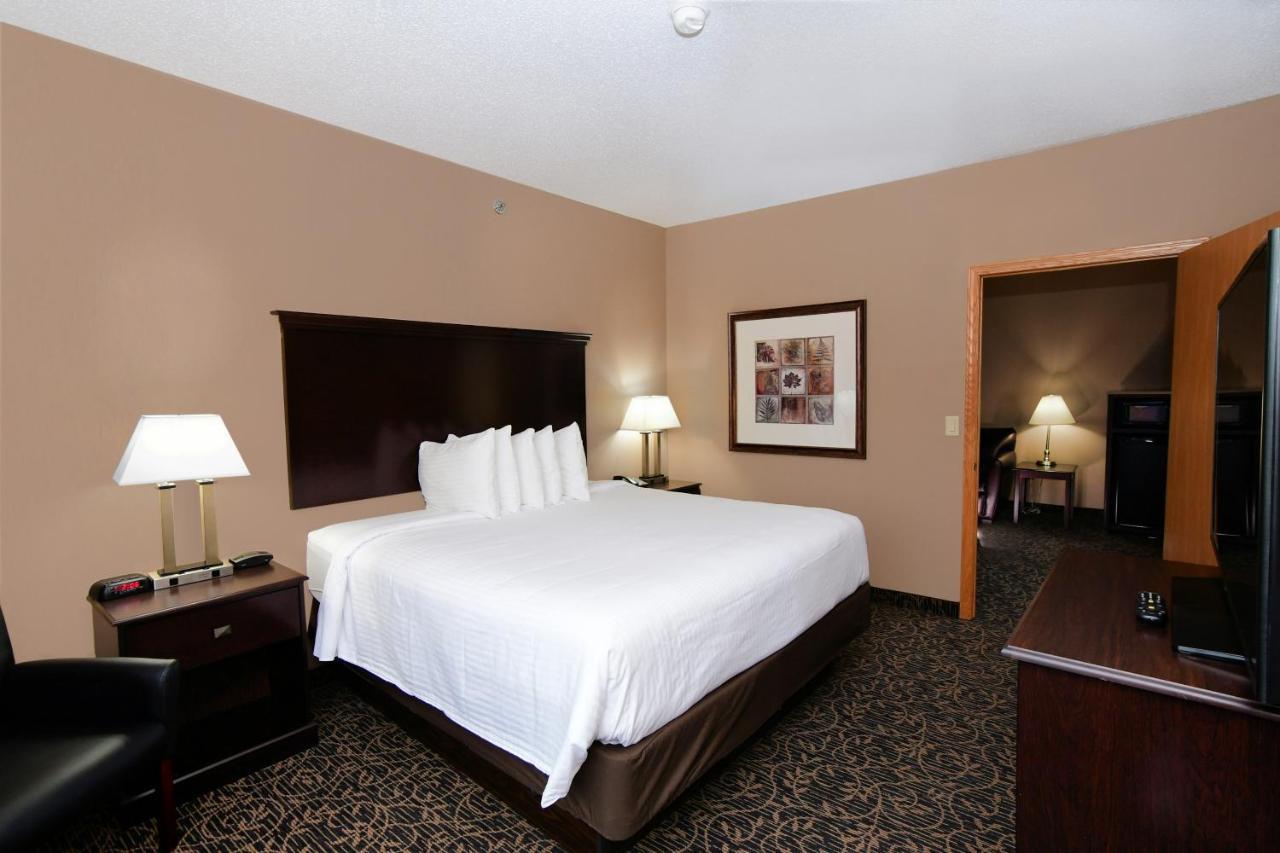 Cobblestone Inn & Suites - Denison | Majestic Hills Bagian luar foto